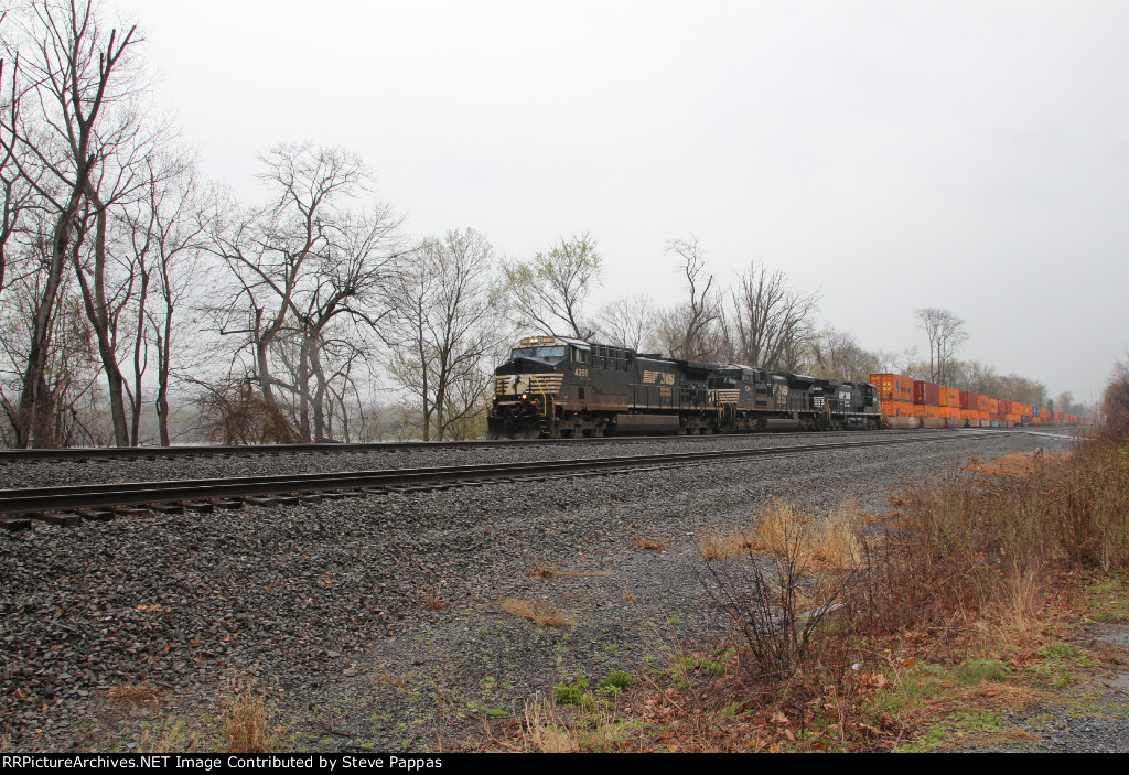 NS 4398 leading train 267 west through Cove PA